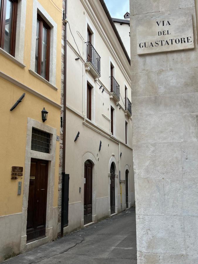 In Media Urbe - Intero Appartamento L'Aquila Bagian luar foto